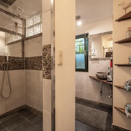 Boutique Benz 2 * 베르기슈글라트바흐